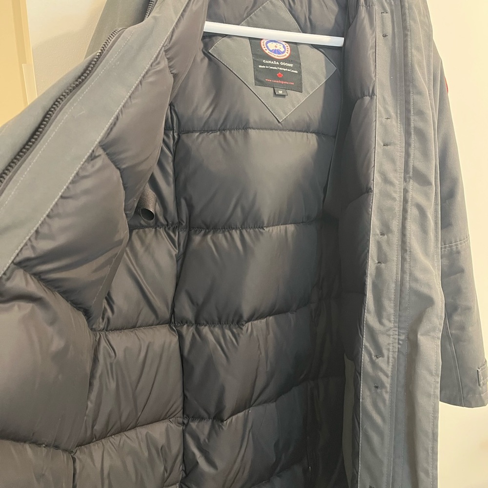 Women’s Canada Goose Winter Jacket - Picture 2 of 8
